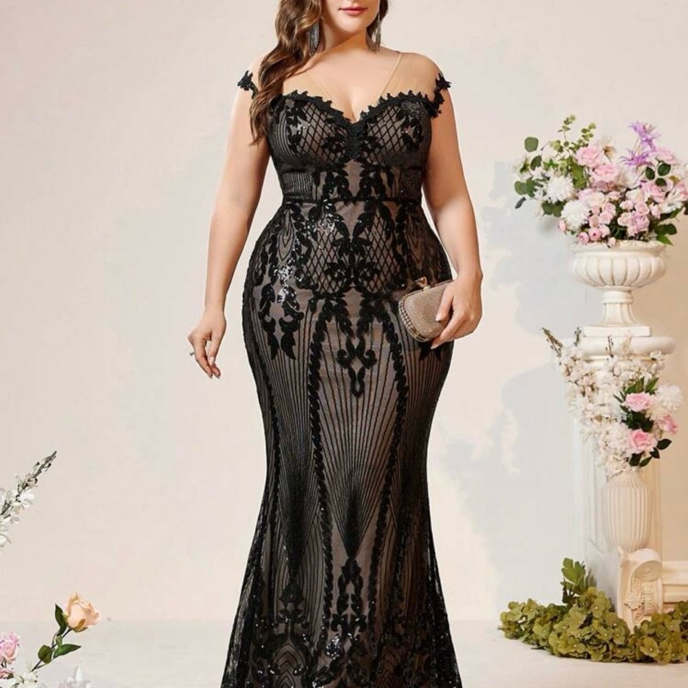 Elegant Black Lace Evening Gown